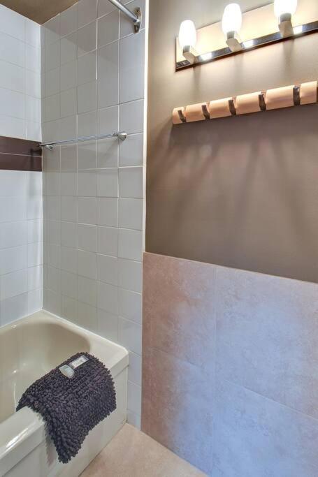 Charming Tremblant 1 Bedroom With Pool And Hot Tub 몽트랑블랑 외부 사진
